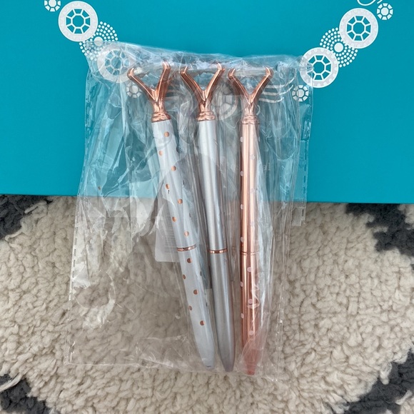 💜 5/$30 Sale: Bride to be Journal and Diamond Pens - Picture 2 of 8